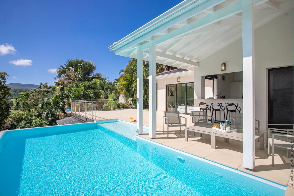 Location_Villa_Les_Trois_Ilets_Martinique_salon côté piscine (1)